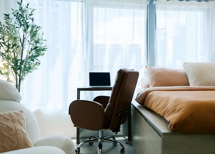 Apartment Breathtaking Eastwood View, 3min Walk To Malls, With Washer