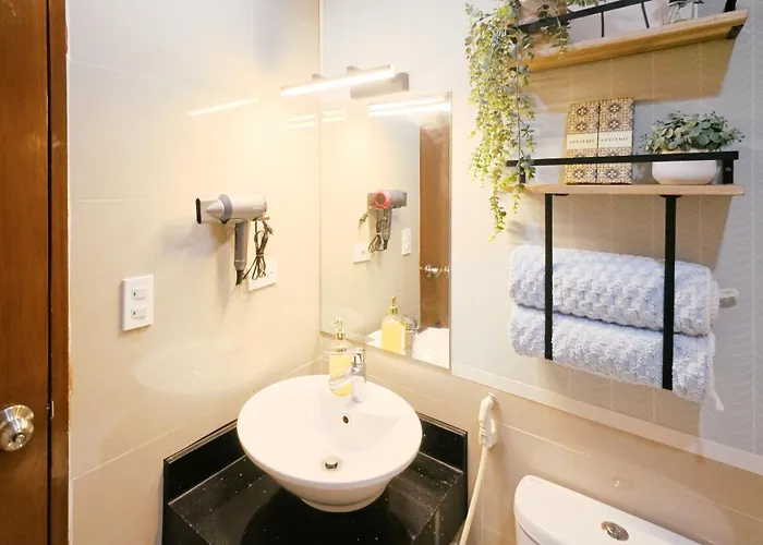 Apartment Breathtaking Eastwood View, 3min Walk To Malls, With Washer